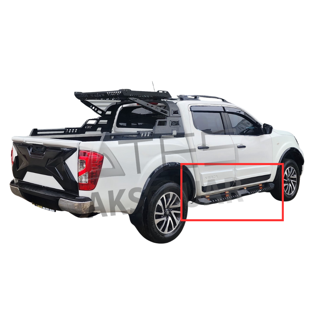 nissan-navara-yan-basamak-isikli.png Nissan Navara Yan Basamak Işıklı - Görsel 1